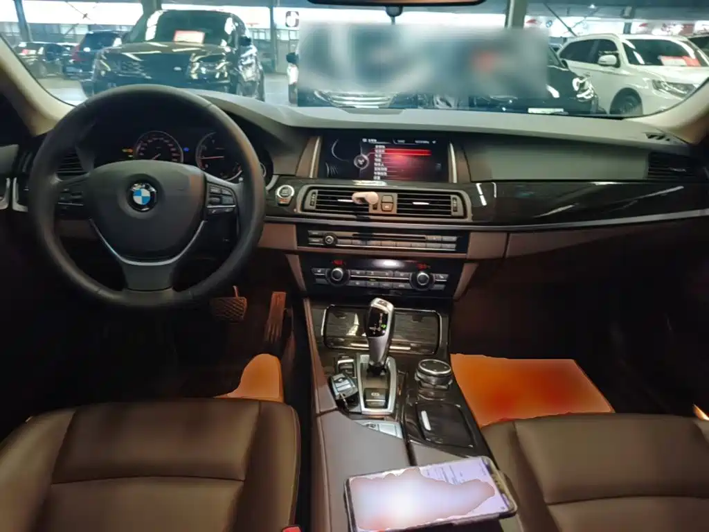 BMW 5 Series — миниатюра 10