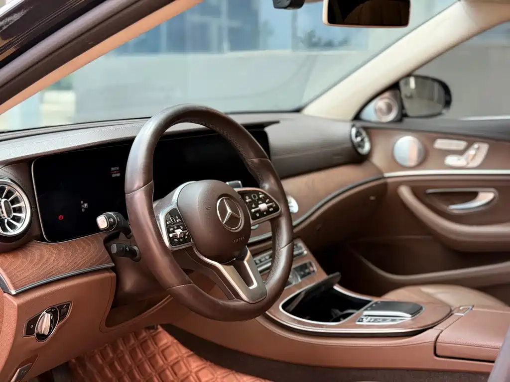 Mercedes-Benz E-Class — миниатюра 4