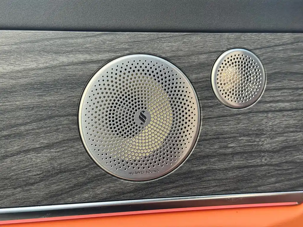 AITO ASK THE WORLD M9