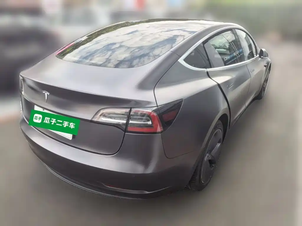 Tesla Model 3 — миниатюра 10