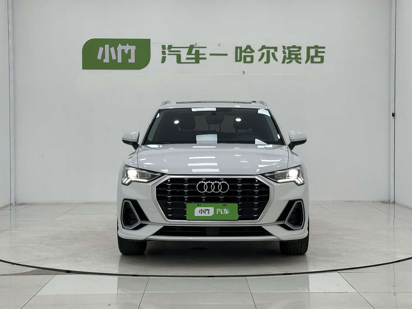 Audi Q3 1.4 л 2022 г. Белый, пробег 26000 км