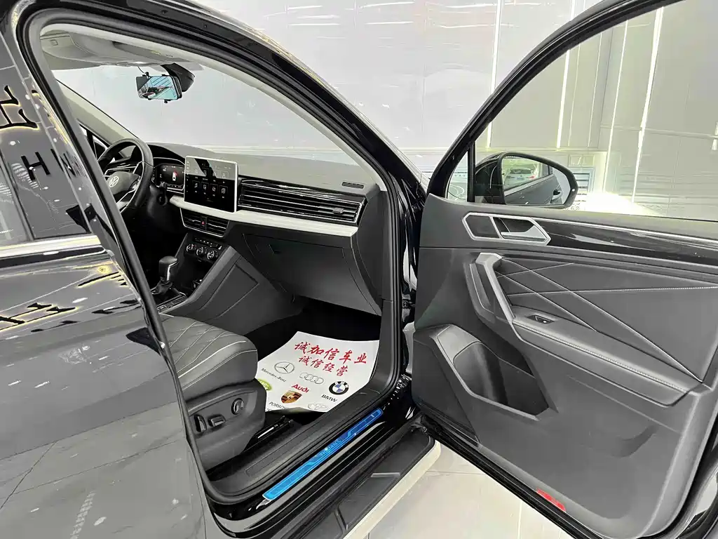 Volkswagen Tiguan L — миниатюра 18