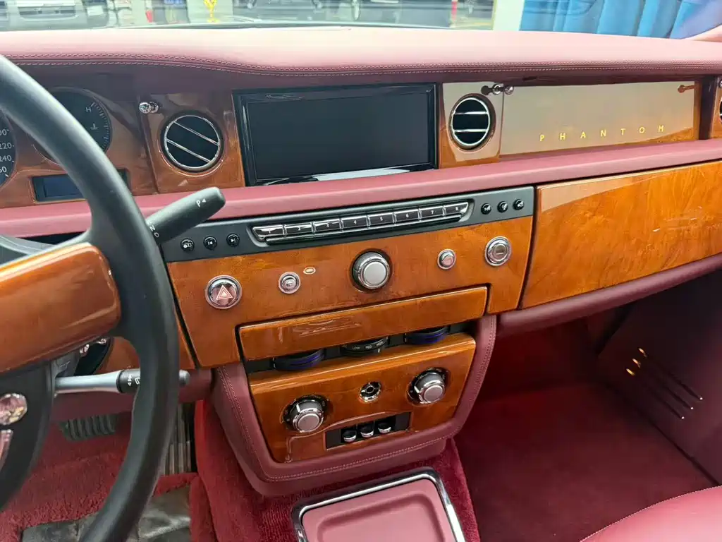 Rolls-Royce Phantom — миниатюра 19
