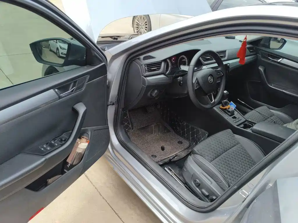 Skoda Superb — миниатюра 17