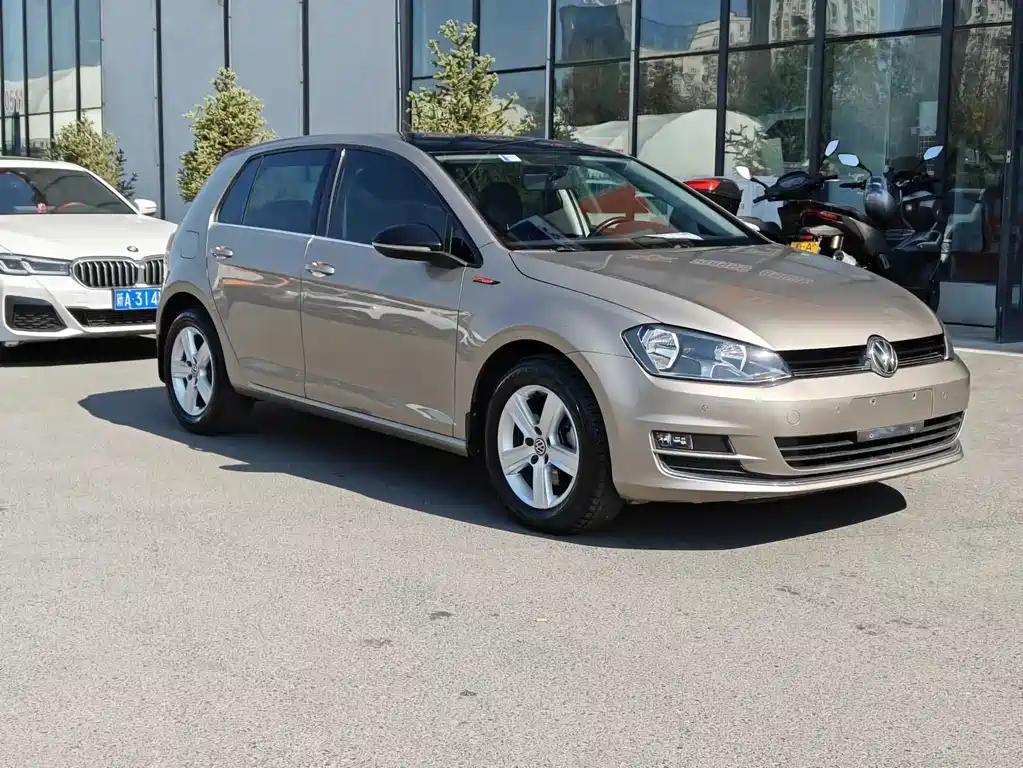 VOLKSWAGEN GOLF