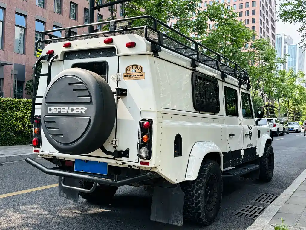 Land Rover Defender — миниатюра 6