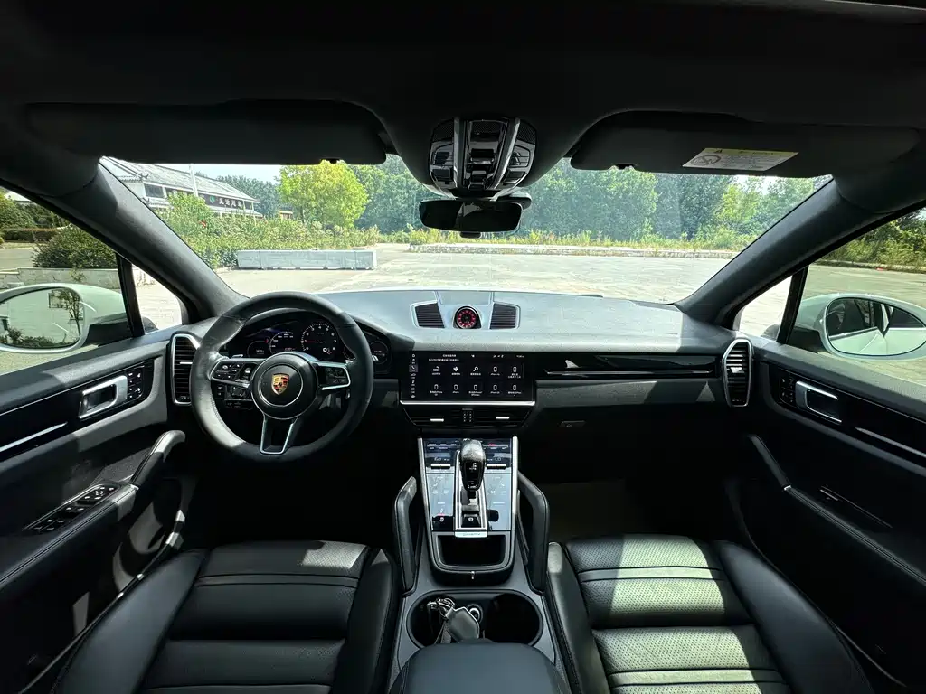Porsche Cayenne — миниатюра 11
