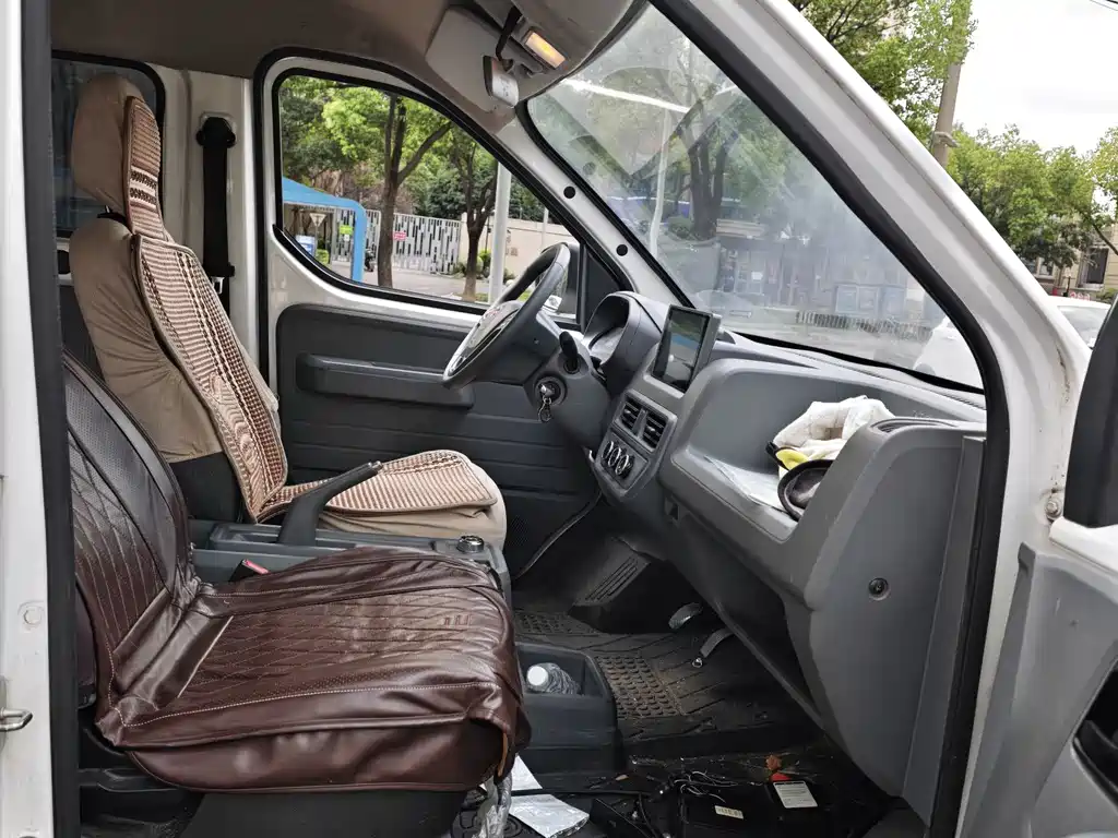 Wuling Yangguang — миниатюра 8