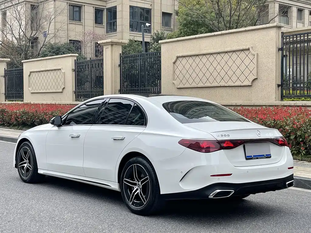 Mercedes-Benz E-Class (Import) — миниатюра 5