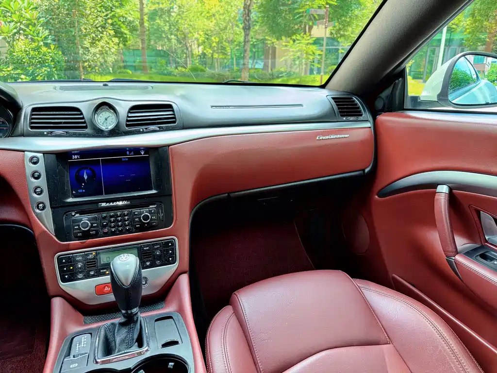 Maserati GranTurismo — миниатюра 11