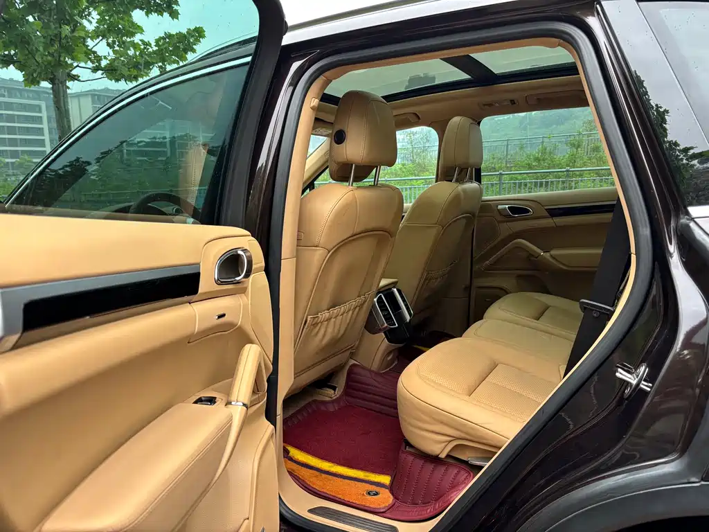 Porsche Cayenne — миниатюра 11