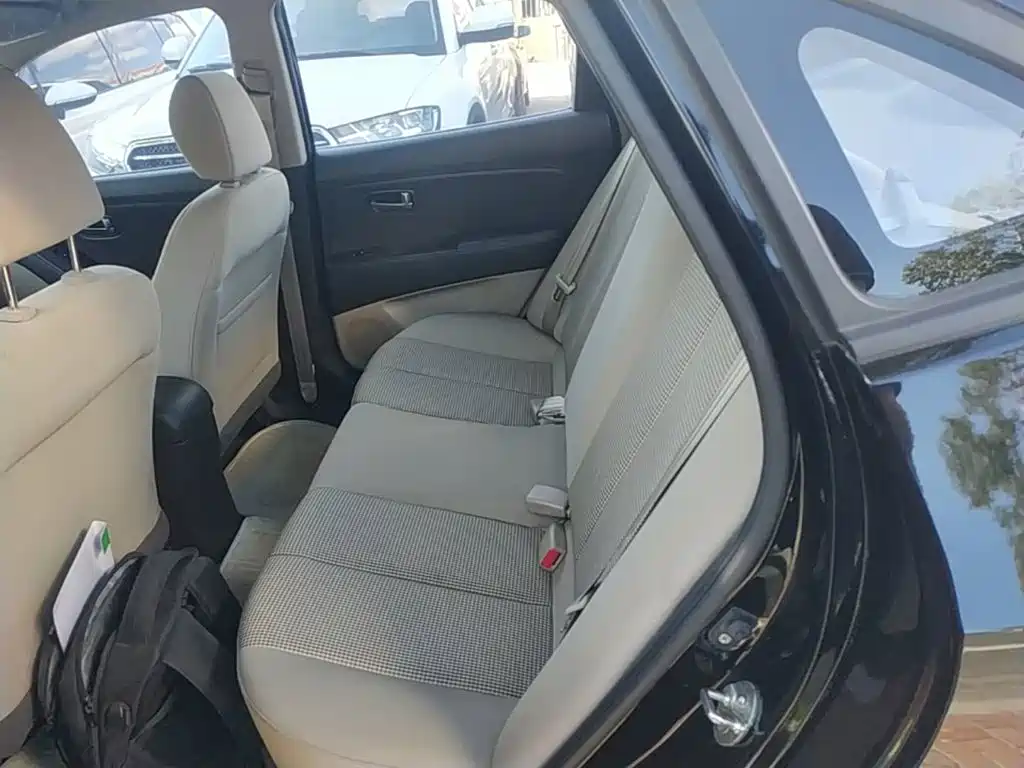 Hyundai Elantra — миниатюра 17