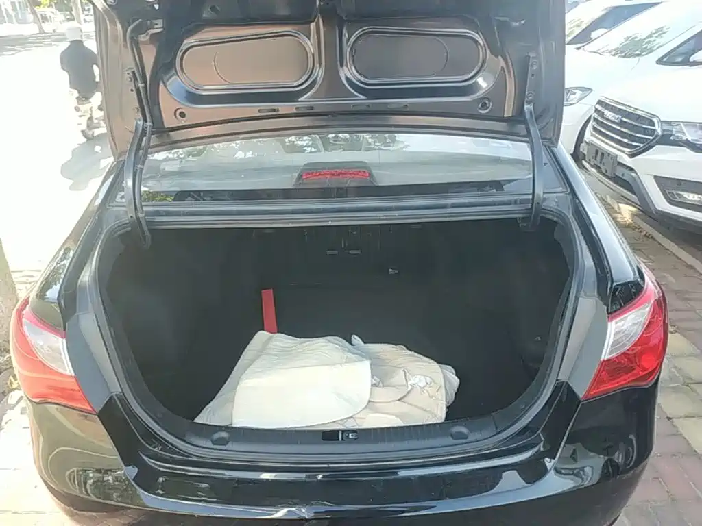 Hyundai Elantra — миниатюра 19
