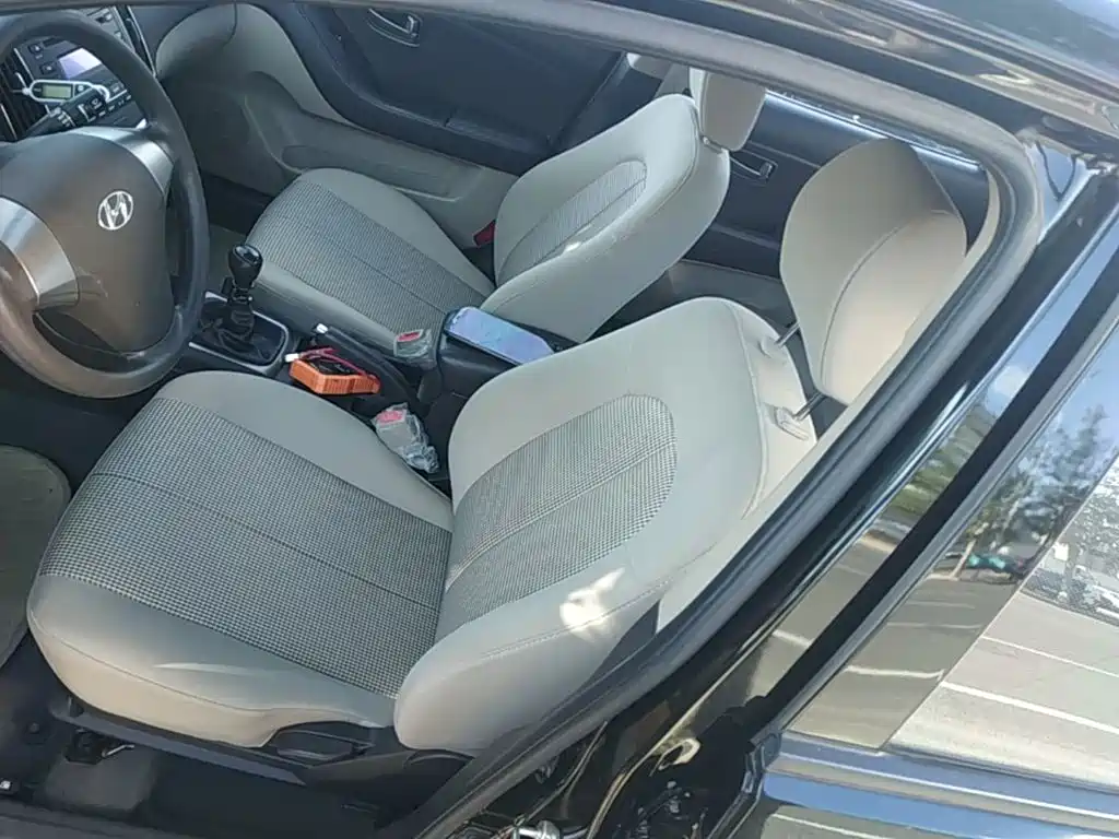 Hyundai Elantra — миниатюра 15
