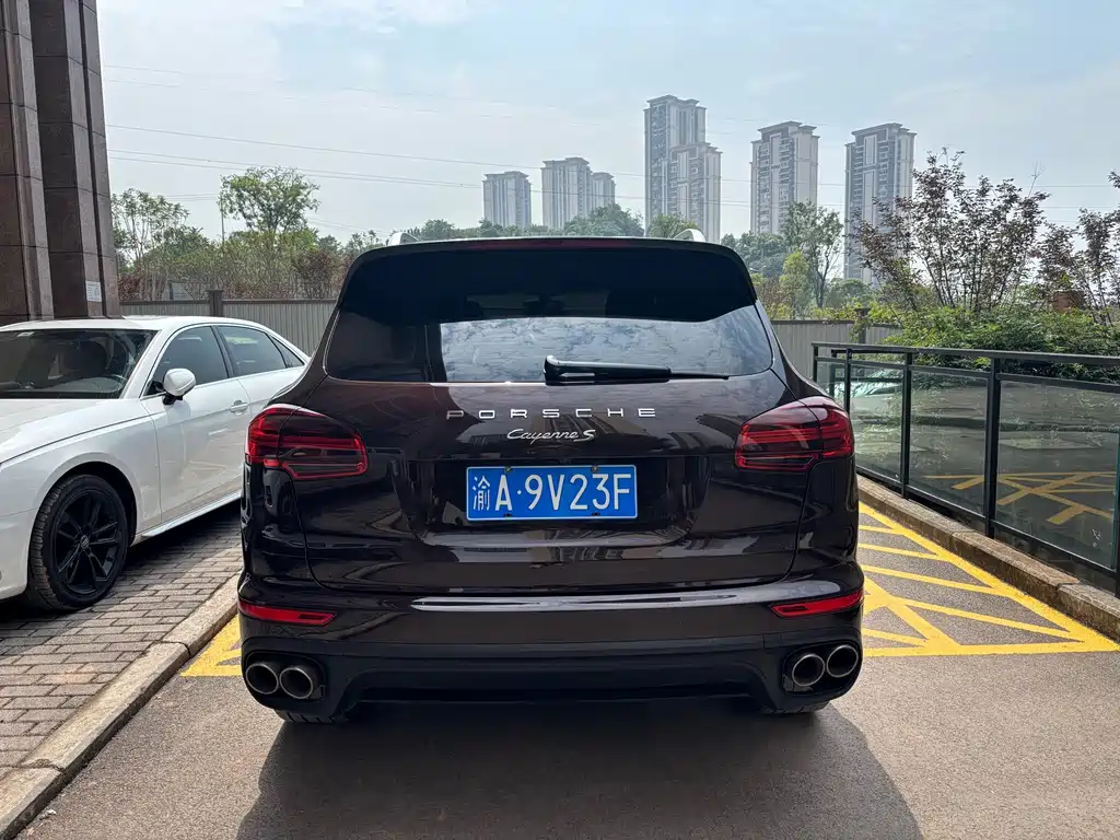 Porsche Cayenne — миниатюра 5