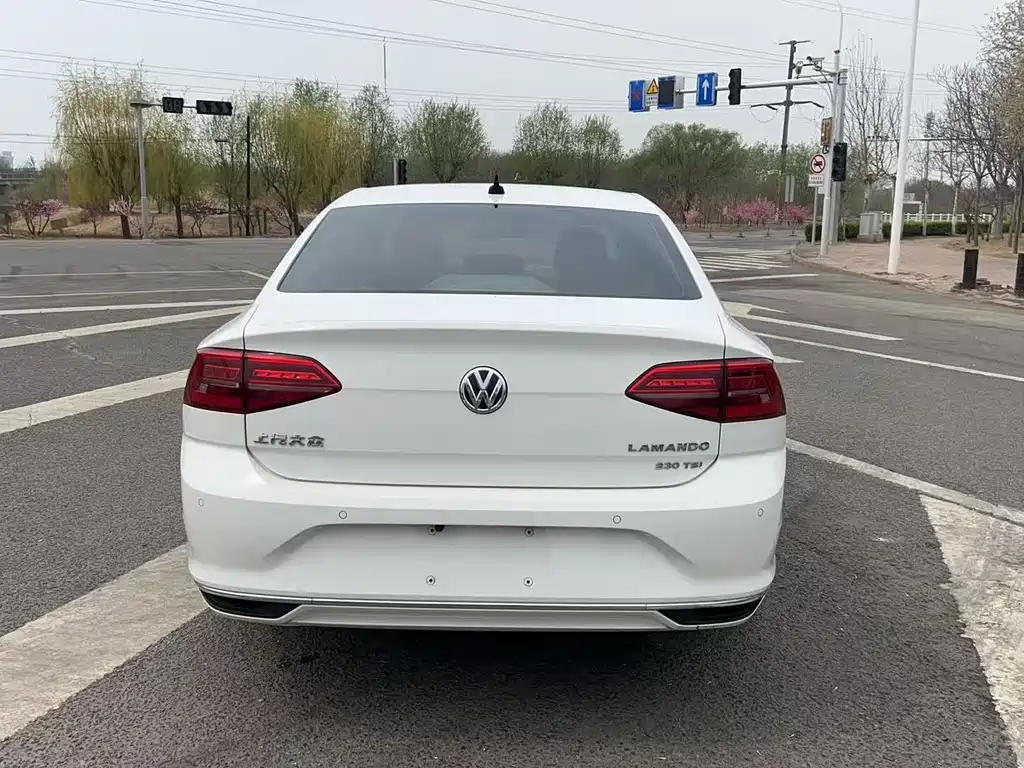Volkswagen Lamando 2021 230TSI DSG