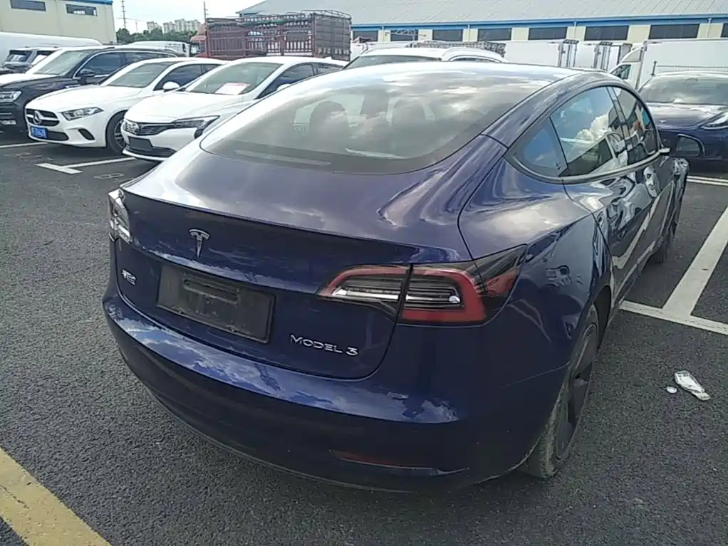 Tesla Model 3 — миниатюра 7