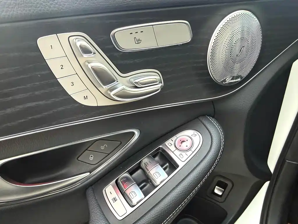Mercedes-Benz C-Class — миниатюра 11