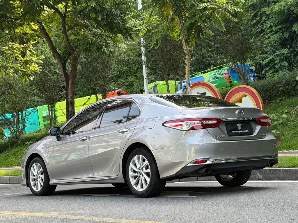 Toyota Camry — миниатюра 4