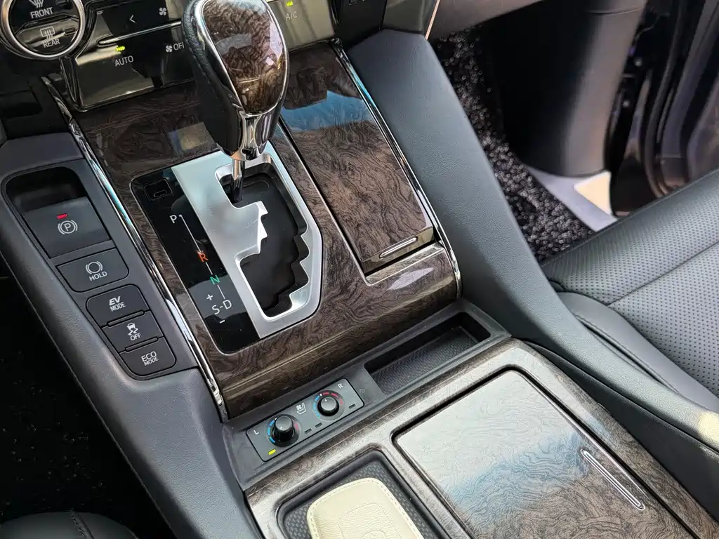 Toyota Vellfire — миниатюра 9