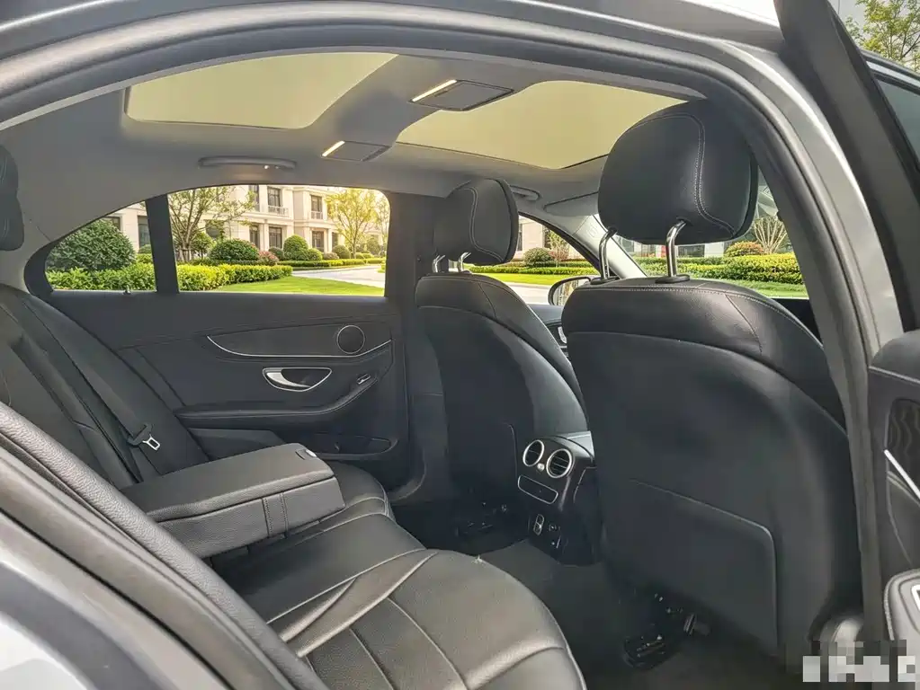 Mercedes-Benz C-Class — миниатюра 13