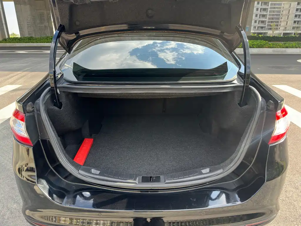 Ford Mondeo — миниатюра 9