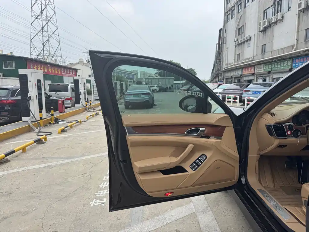 Porsche Panamera 2010 Panamera 4 3.6L