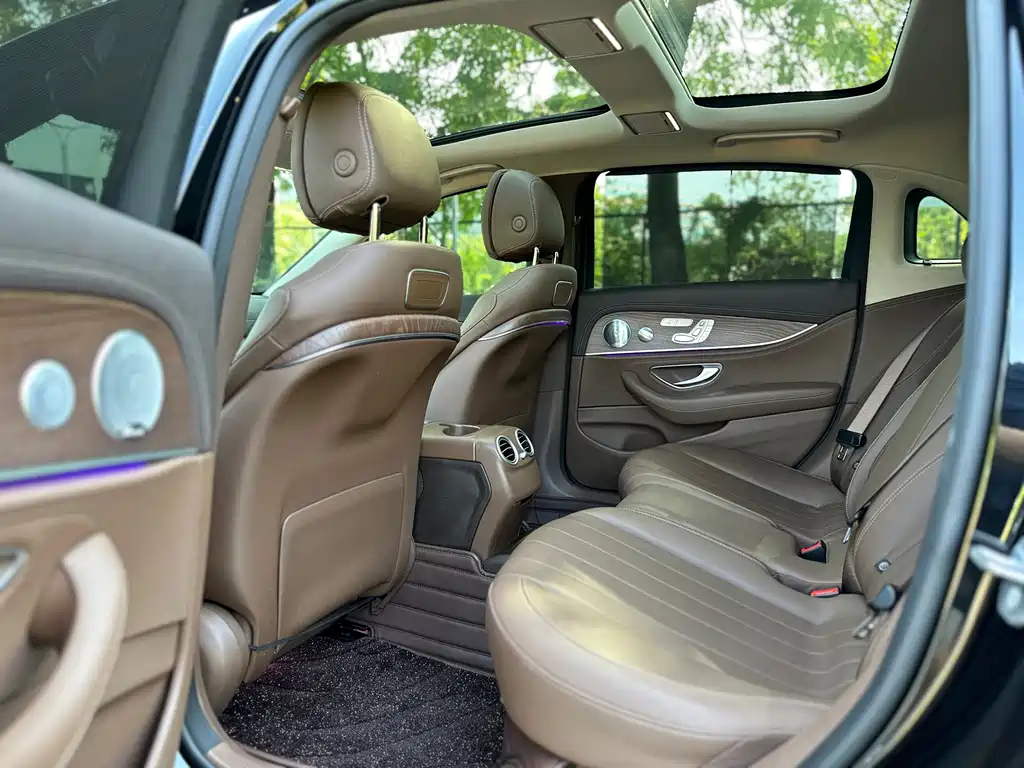 Mercedes-Benz E-Class — миниатюра 11