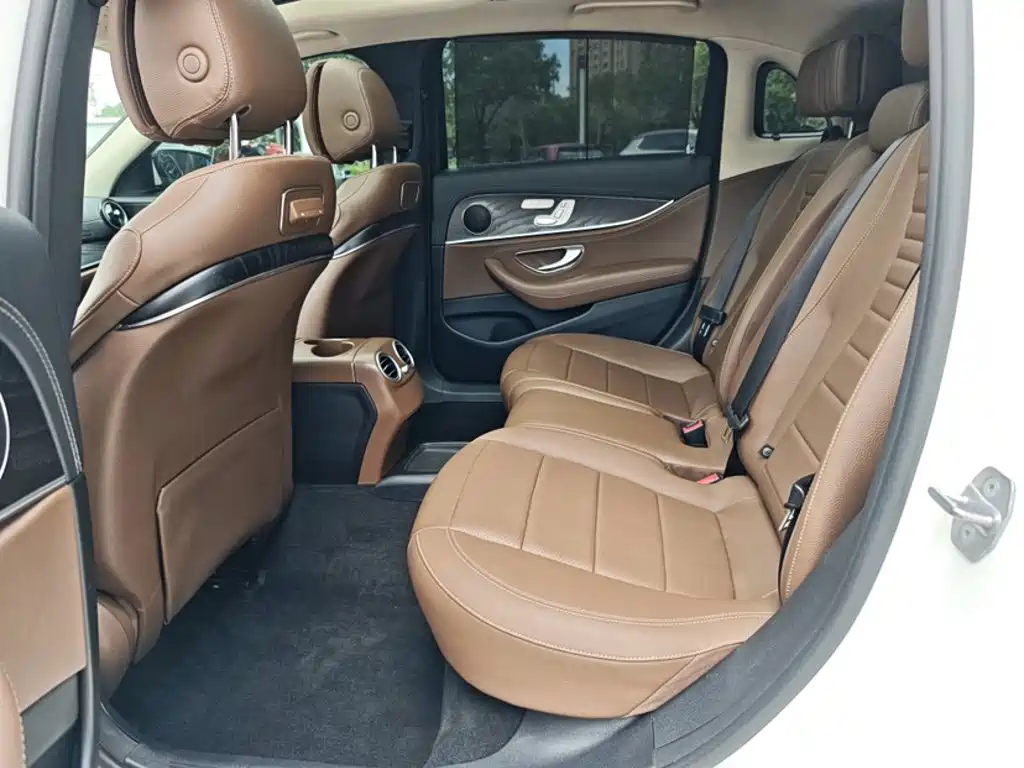 Mercedes-Benz E-Class — миниатюра 2