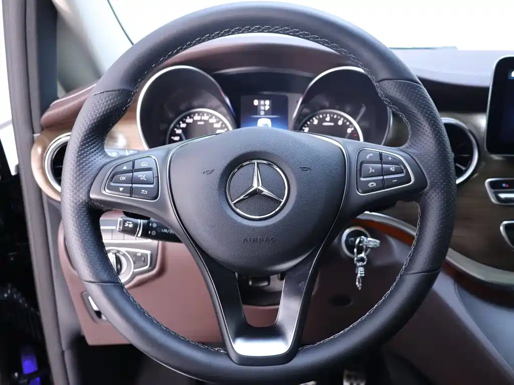 Mercedes-Benz V-Class — миниатюра 16