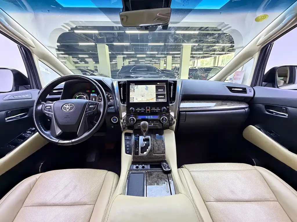 Toyota Alphard — миниатюра 14