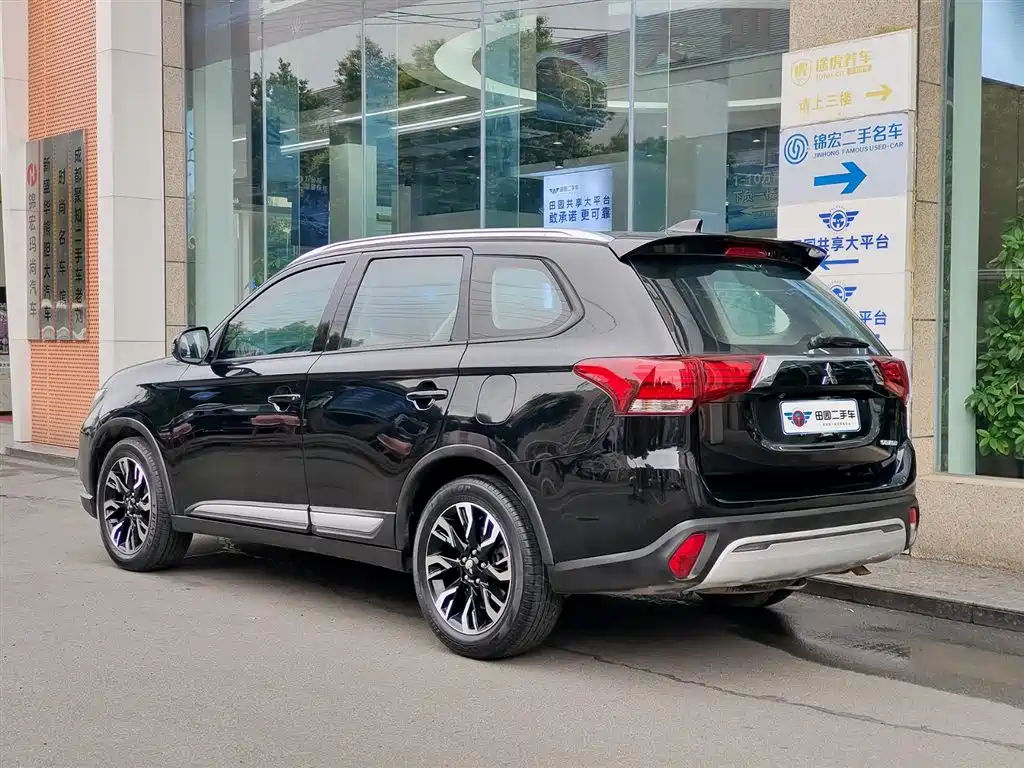 MITSUBISHI OUTLANDER