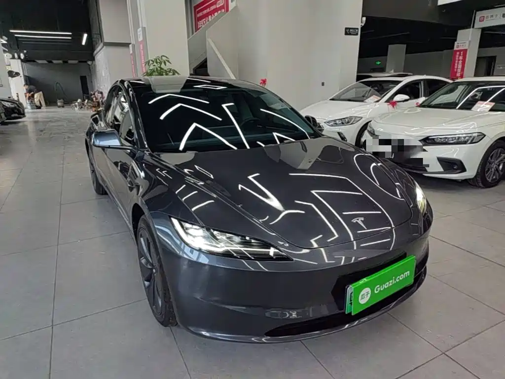 Tesla Model 3 — миниатюра 4