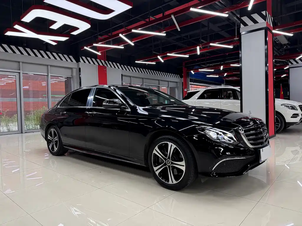 Mercedes-Benz E-Class — миниатюра 3