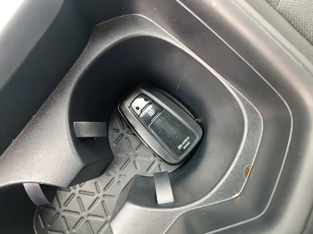 Toyota RAV4 — миниатюра 9