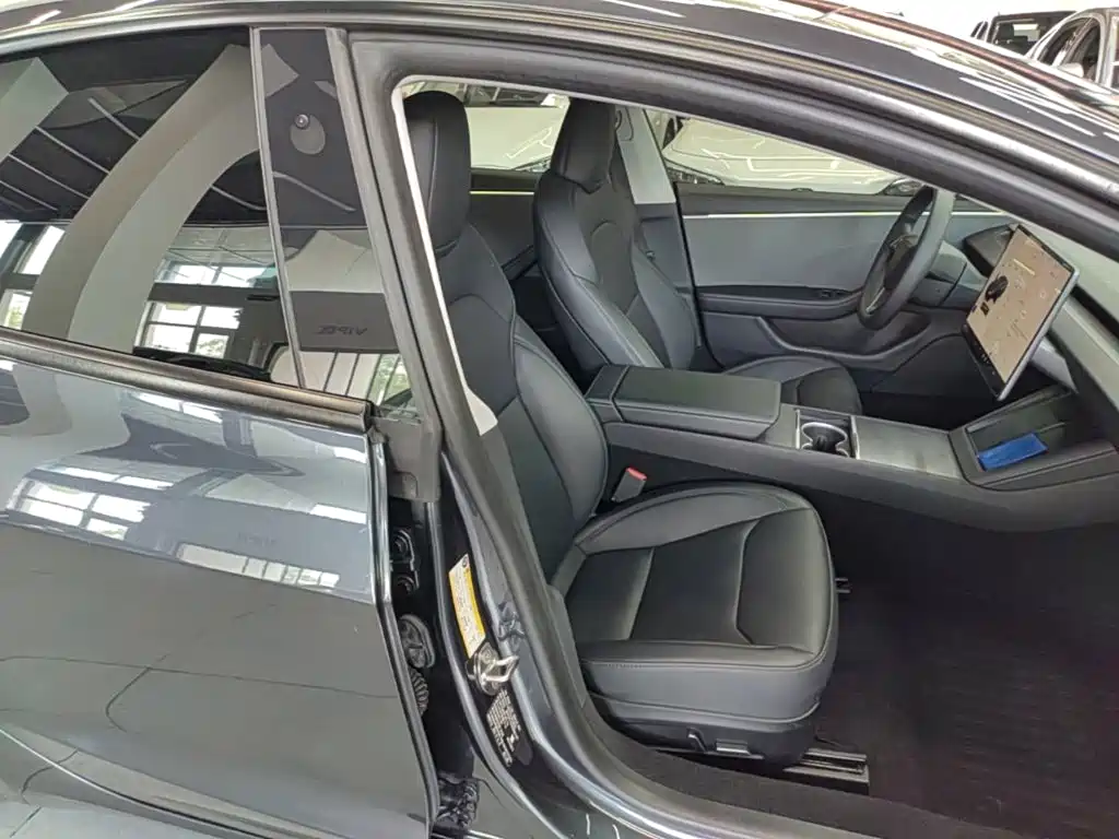 Tesla Model 3 — миниатюра 25