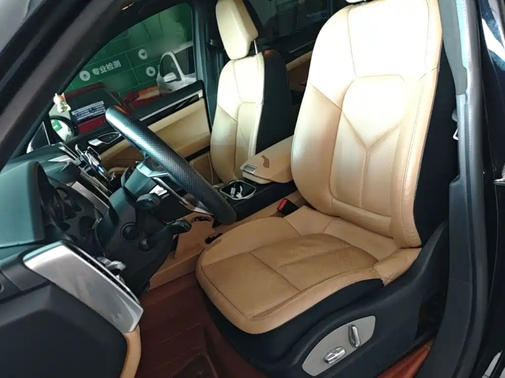 Porsche Cayenne — миниатюра 15