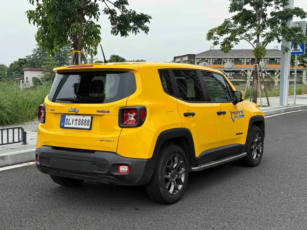Jeep Renegade — миниатюра 5