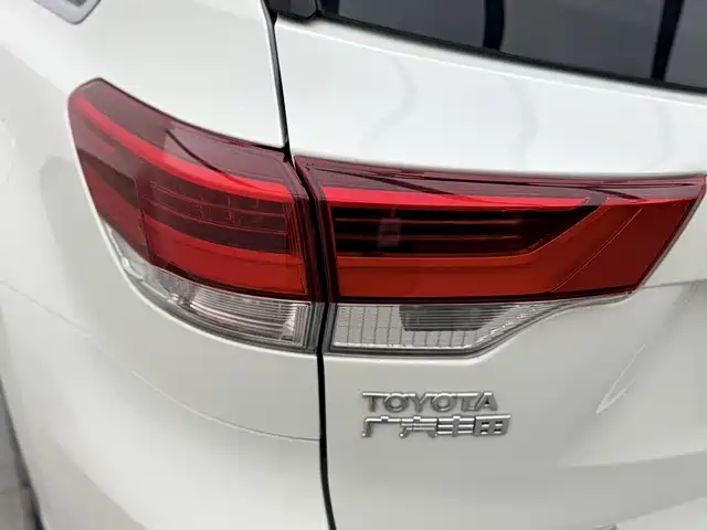 TOYOTA HIGHLANDER