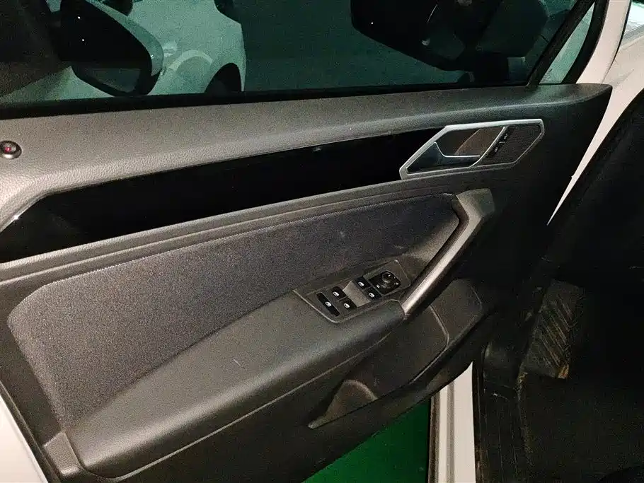 Volkswagen Tiguan L L 2022 330TSI AT