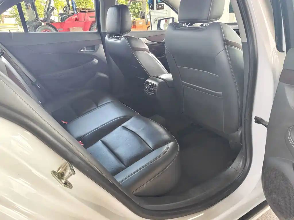 Chevrolet Malibu — миниатюра 15