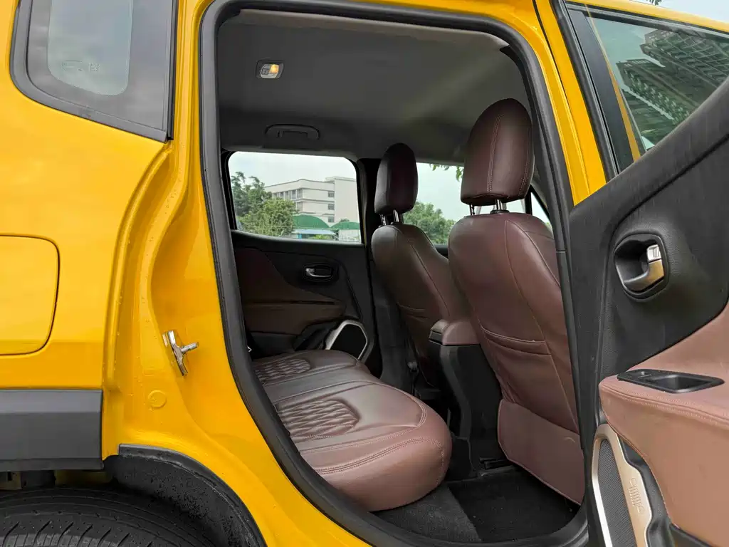 Jeep Renegade — миниатюра 7