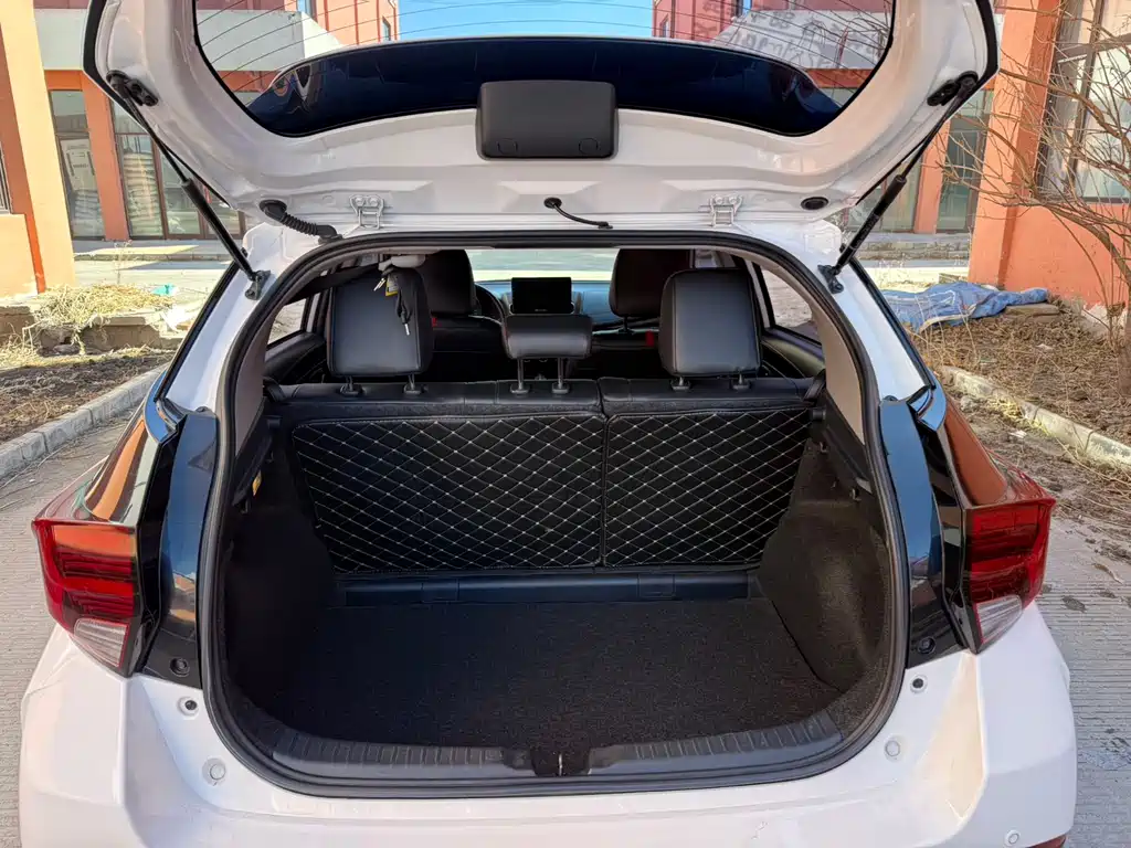 TOYOTA YARIS L ZHIXUAN