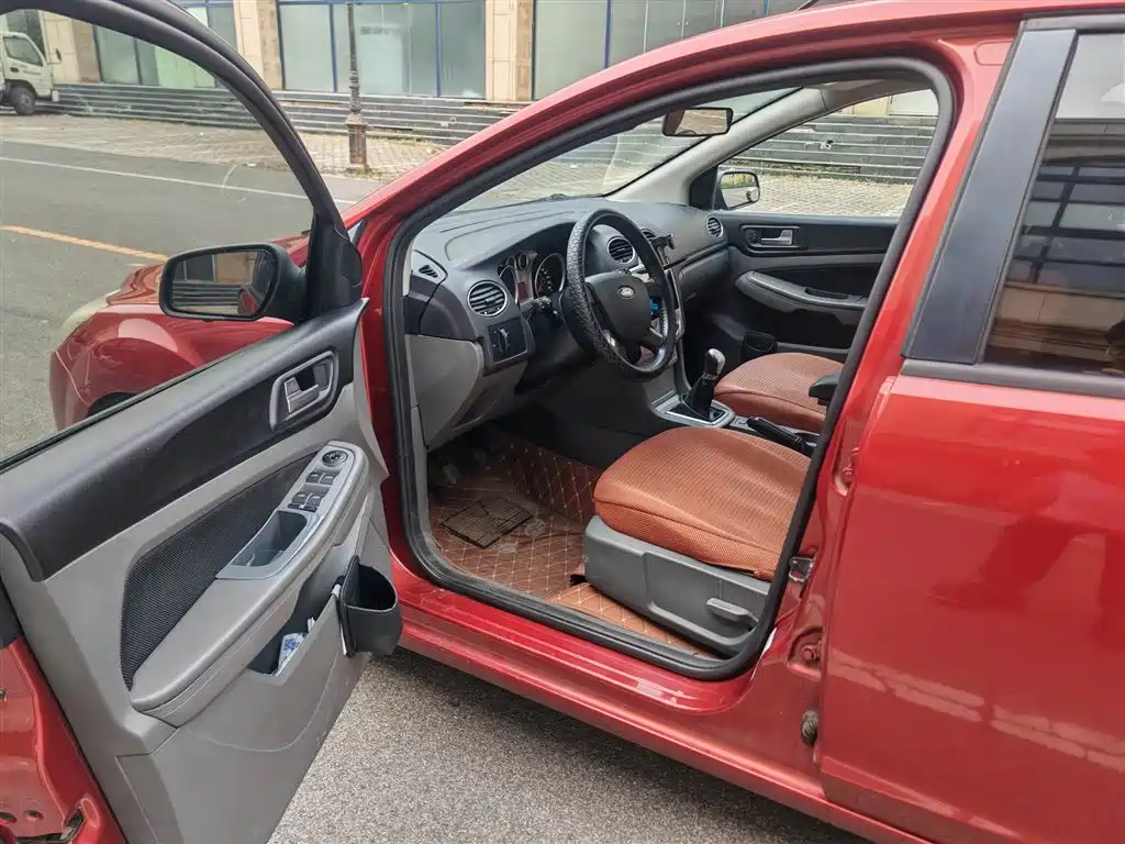 Ford Focus — миниатюра 10