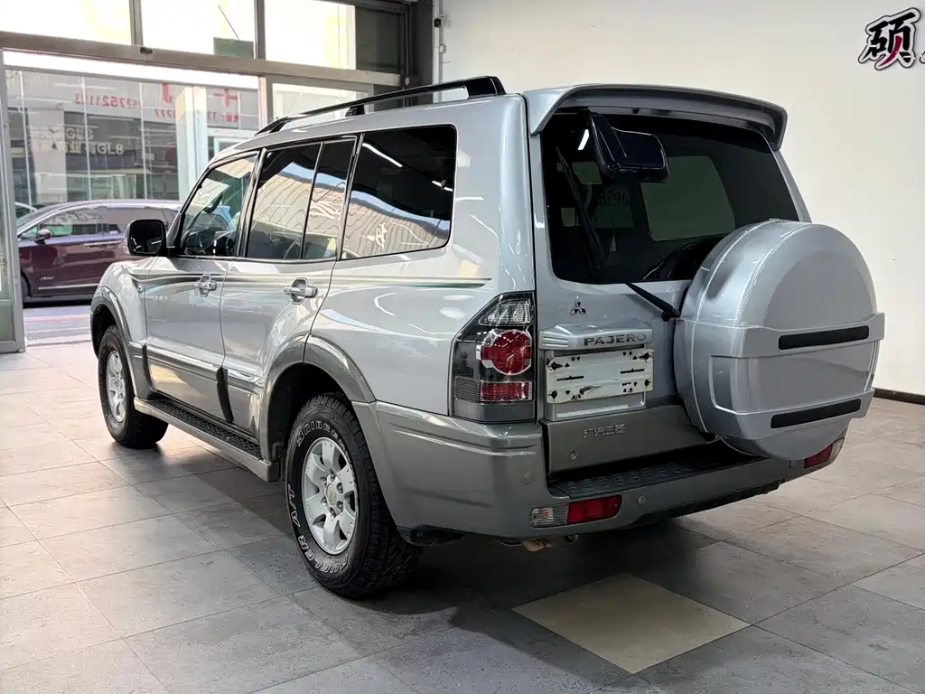 Mitsubishi Pajero — миниатюра 15