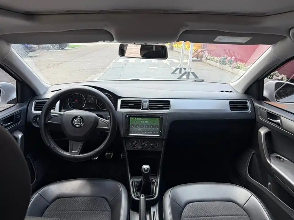 Skoda Rapid Spaceback — миниатюра 6