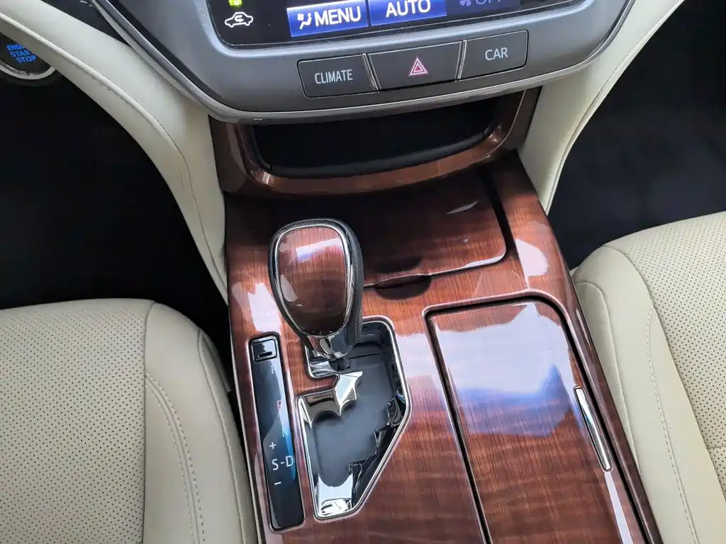 Toyota Crown — миниатюра 13