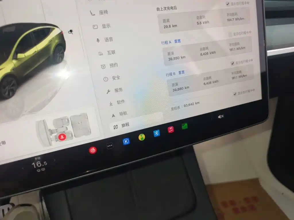 Tesla Model Y — миниатюра 12