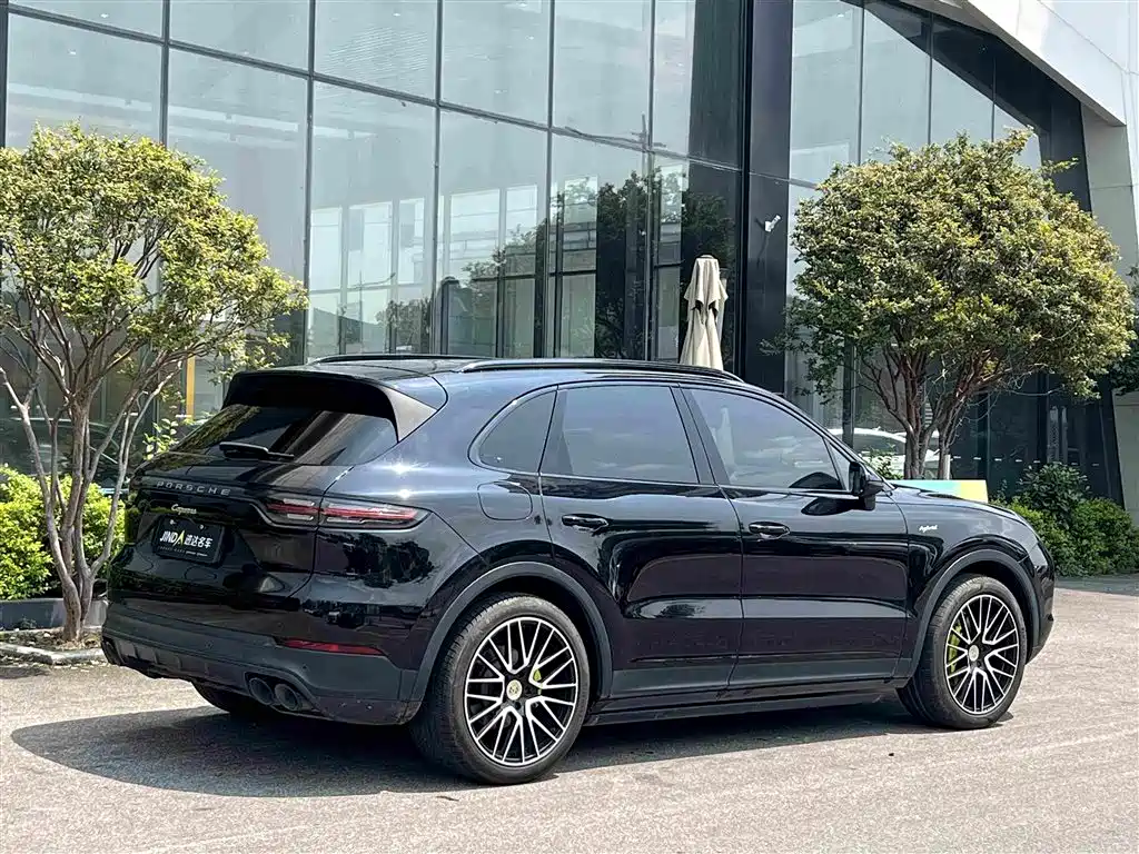 Porsche Cayenne Hybrid — миниатюра 9