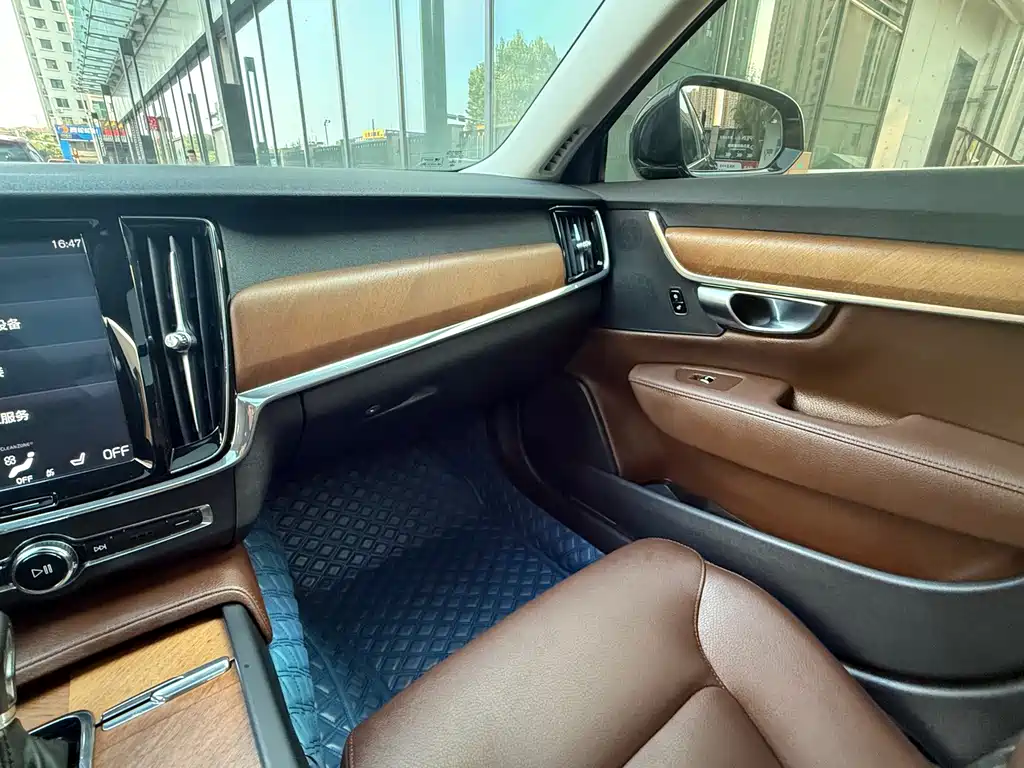 Volvo S90 — миниатюра 10